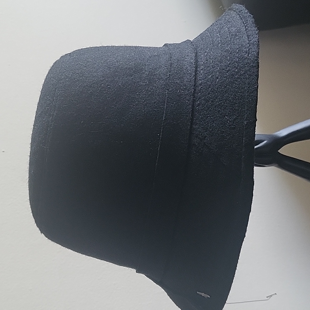 Hat - Picture 2 of 4